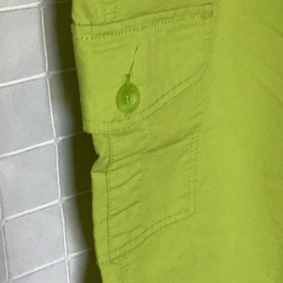 Caribbean Joe and Company size 8 lime, green capris - Picture 4 of 7